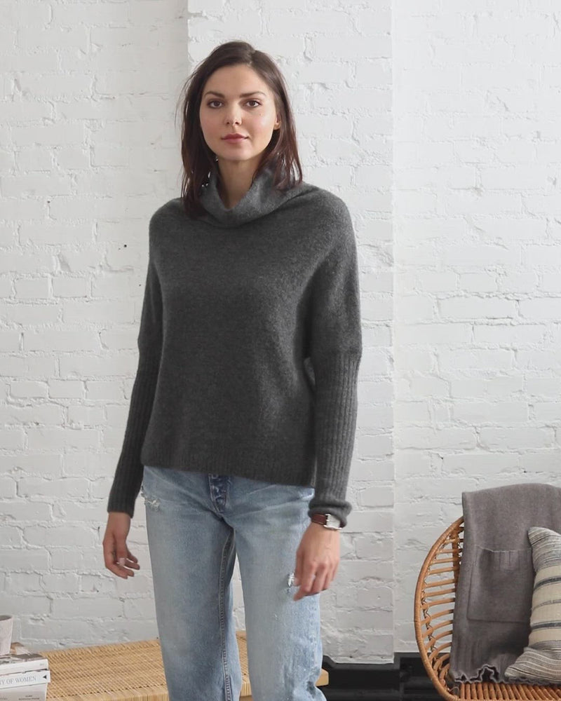 
                  
                    Load and play video in Gallery viewer, Abigail Cloud Cashmere Pullover
                  
                